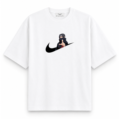 RAVYNN Oversized White T-Shirt – Itachi Uchiha Swoosh Frame Anime Graphic